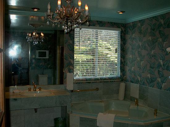 green-marble-bathroom.jpg